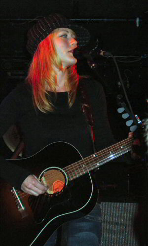 Allison Moorer began the night's entertainment with a half hour set