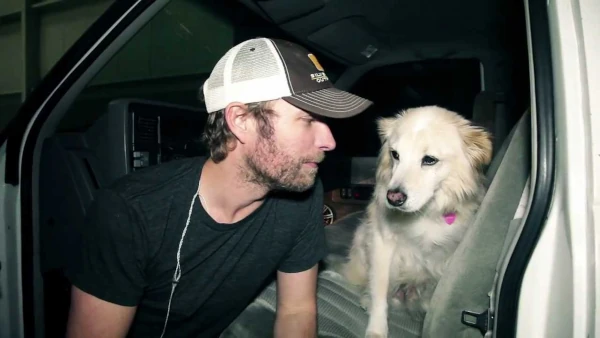 Dierks Bentley and his dog on Nu Country TV country music show