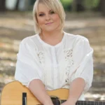 Lyn Bowtell on Nu Country TV country music show