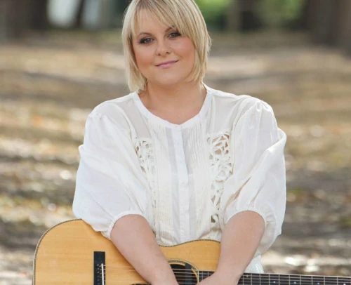 Lyn Bowtell on Nu Country TV country music show